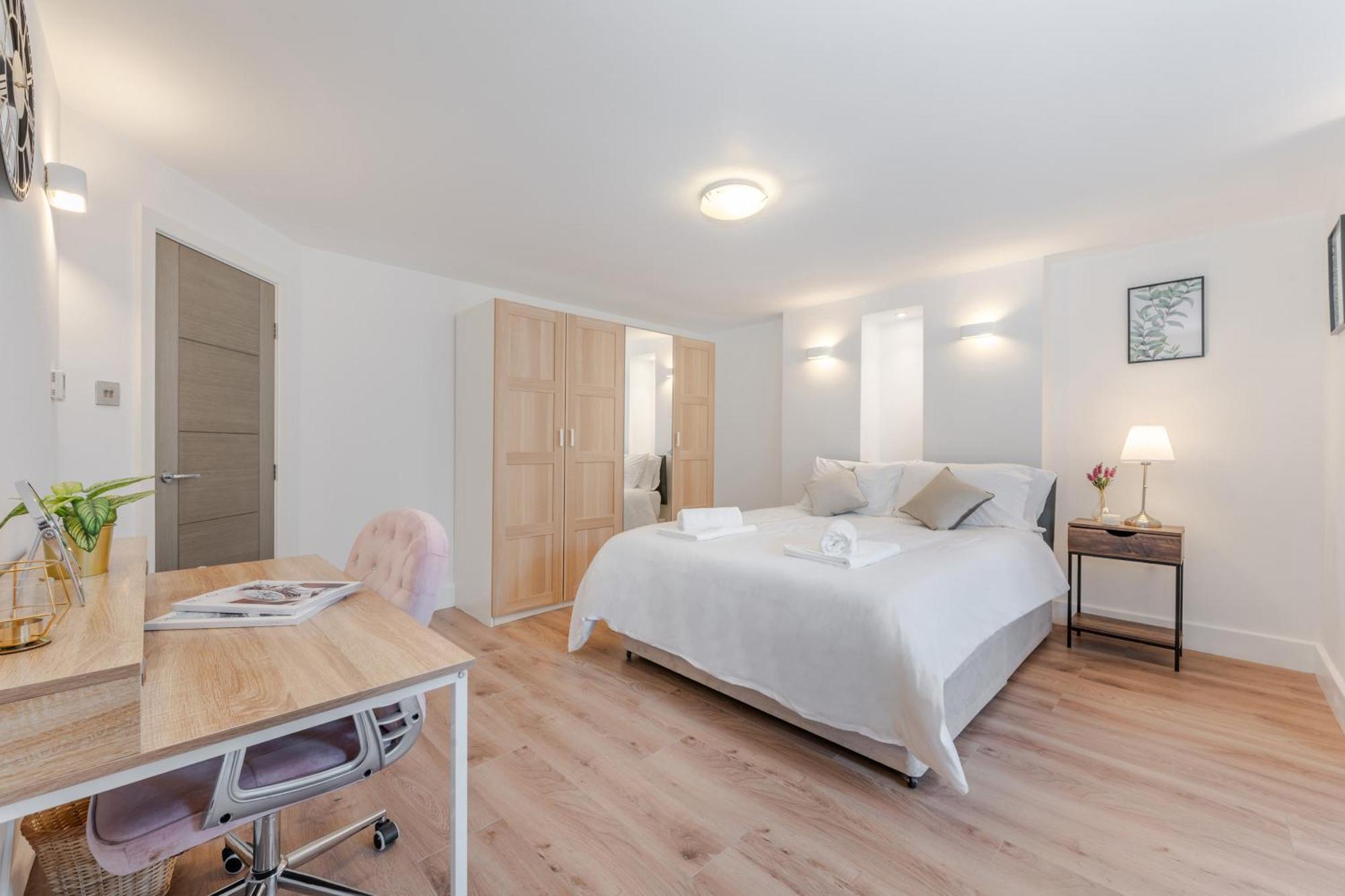 A Golden Haven Retreat In London Apartment Екстериор снимка