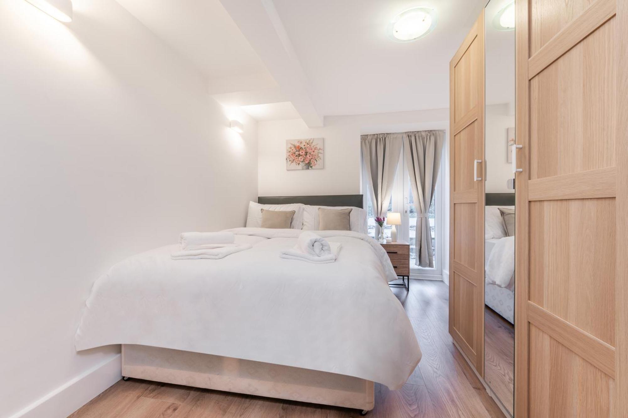 A Golden Haven Retreat In London Apartment Екстериор снимка