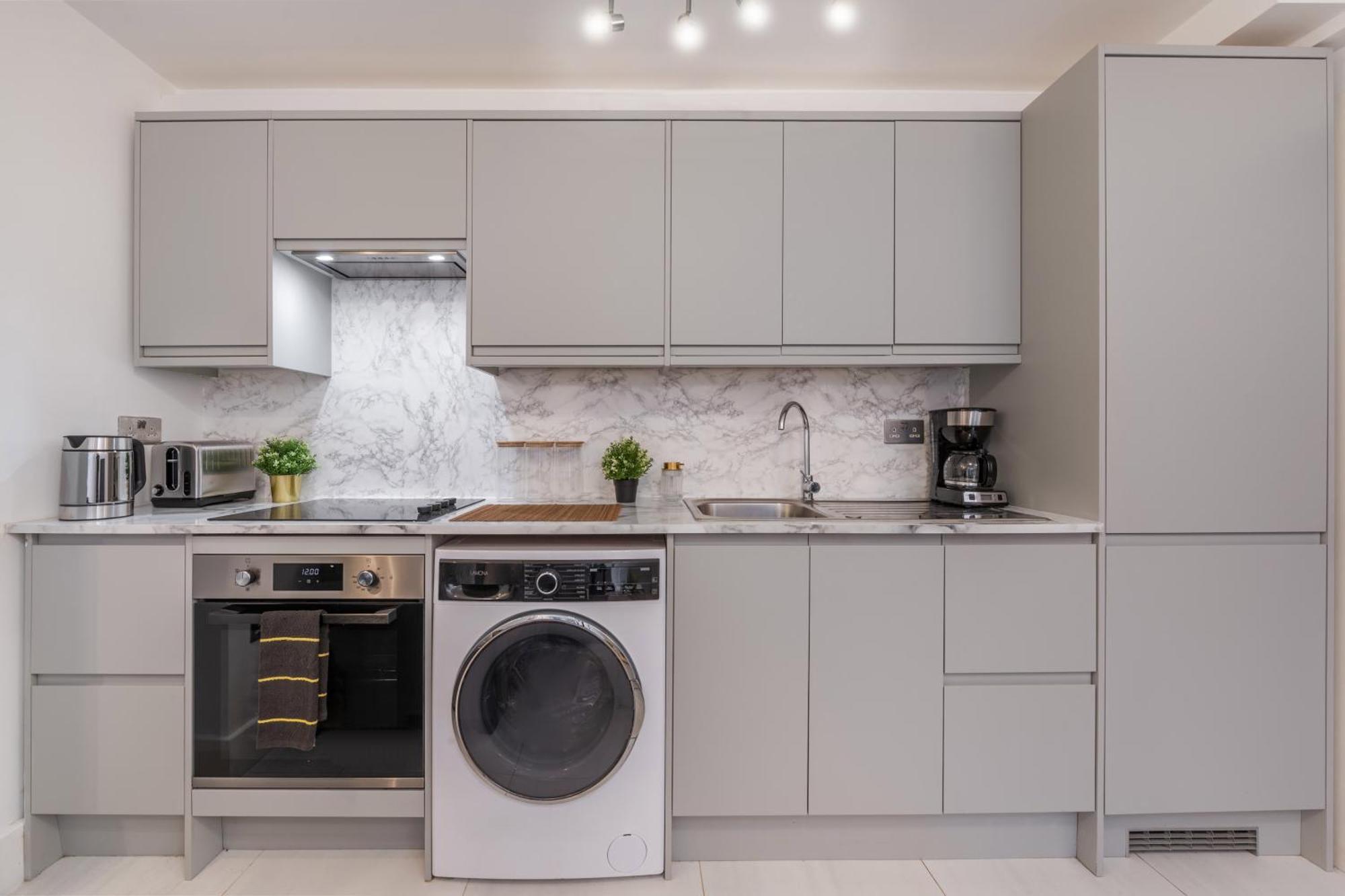 A Golden Haven Retreat In London Apartment Екстериор снимка
